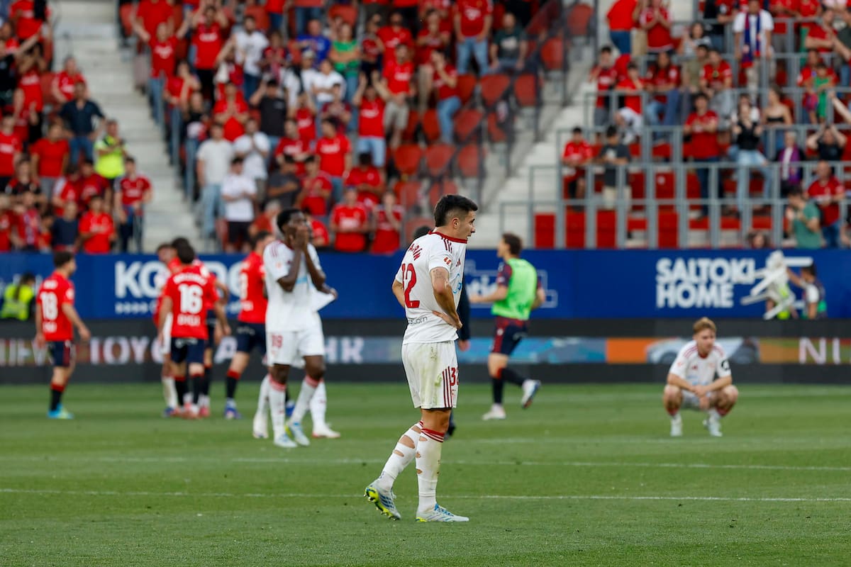 Situación crítica en el Sevilla de Alexis y Suazo. Foto: EFE.