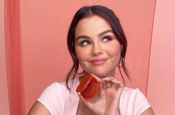 Rare Beauty de Selena Gómez llega a Chile: ¿Cuánto cuestan los productos más vendidos?