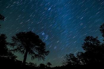Lluvia de estrellas Líridas 2025: ¿Cuándo y a qué hora se puede observar en Chile?