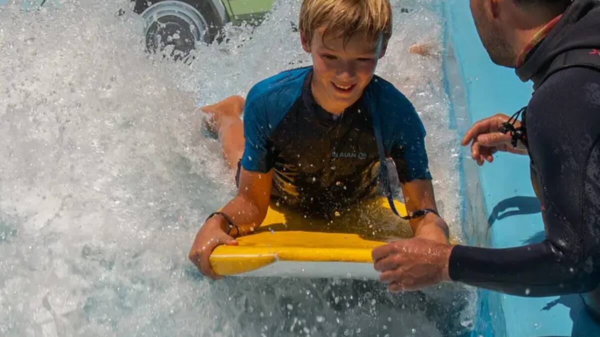 Practica surf sin salir de Santiago: Esta piscina con olas artificiales es única en Latinoamérica