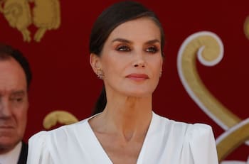 La reina Letizia luce un bolso artesanal en el desfile de las Fuerzas Armadas
