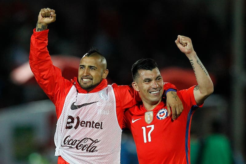 Arturo Vidal y Gary Medel tienen pocas chances de ir a Copa América. Foto: Aton.