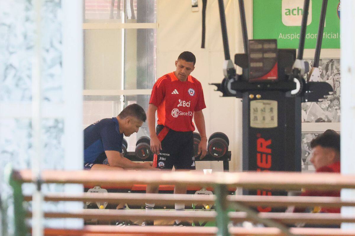Una postal de este desafortunado paso de Alexis Sánchez por la Selección Chilena. Foto: Agencia Aton.