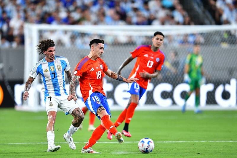 jugando contra Argentina por Copa América.