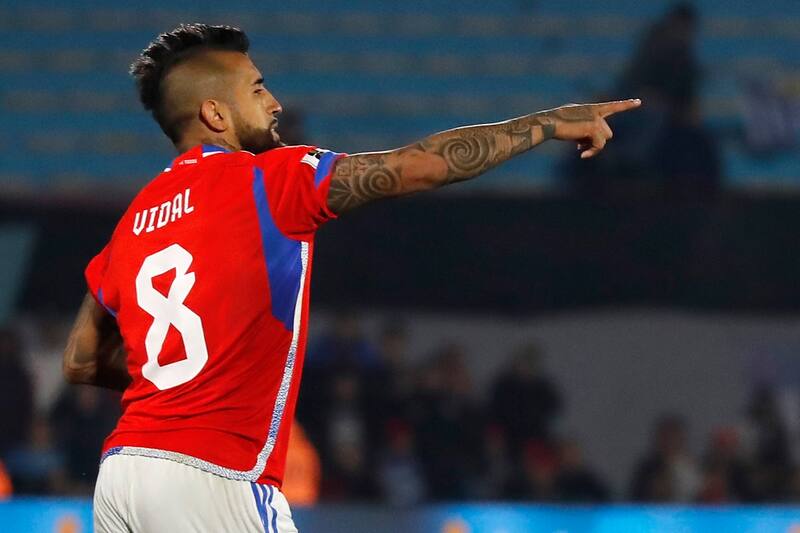 Arturo Vidal jugando por la Selección Chilena. Agencia Aton.