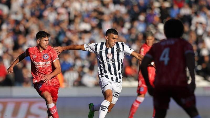 Juega en Argentina y no nació en Chile: la sorpresa que prepara Ricardo Gareca en la nómina de La Roja