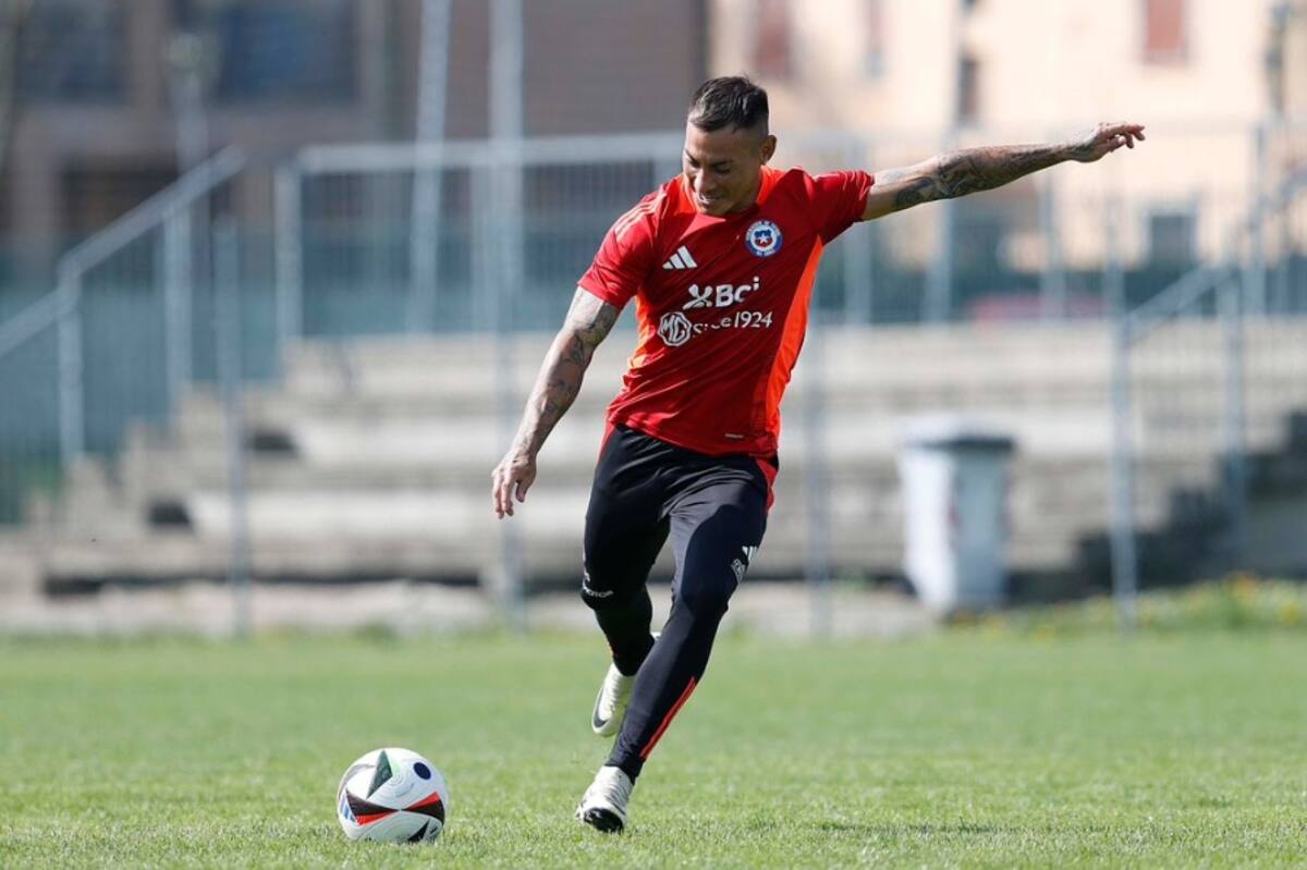 Eduardo Vargas será titular en el debut de Gareca. Foto: @LaRoja.