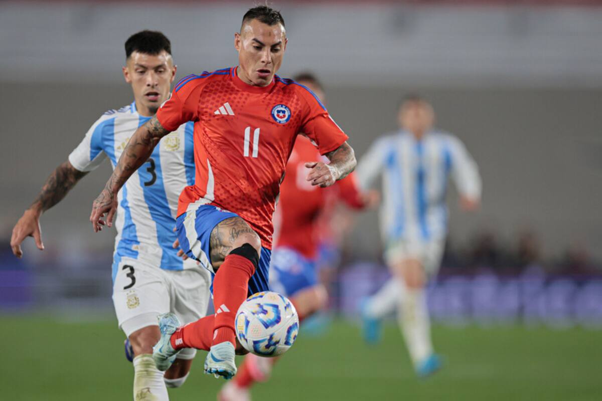 La jugada viral de Eduardo Vargas ante Argentina que enfureció a todo Chile. Foto: Aton.