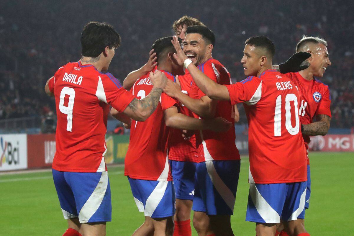 Chile y Paraguay jugaron en el Nacional, en el último duelo previo a la Copa América. Foto: Aton.