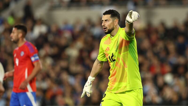 Genio y figura en Racing: ¿Volverá Gabriel Arias al arco de la Selección Chilena?