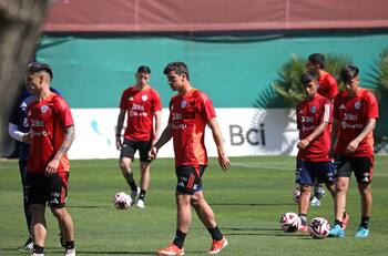 Por culpa de Joe Biden: el insólito retraso que sufrió La Roja en Perú