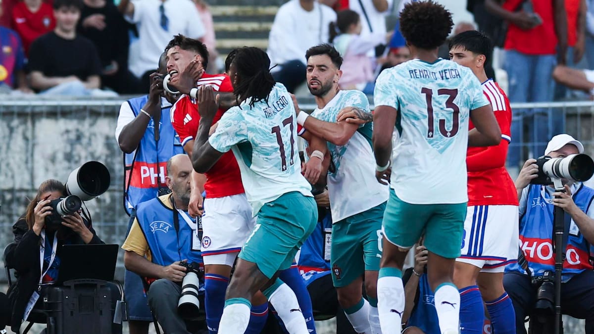 VIDEO | Feroz pelea en Portugal vs. Chile terminó con Iván Román y Rafael Leao expulsados