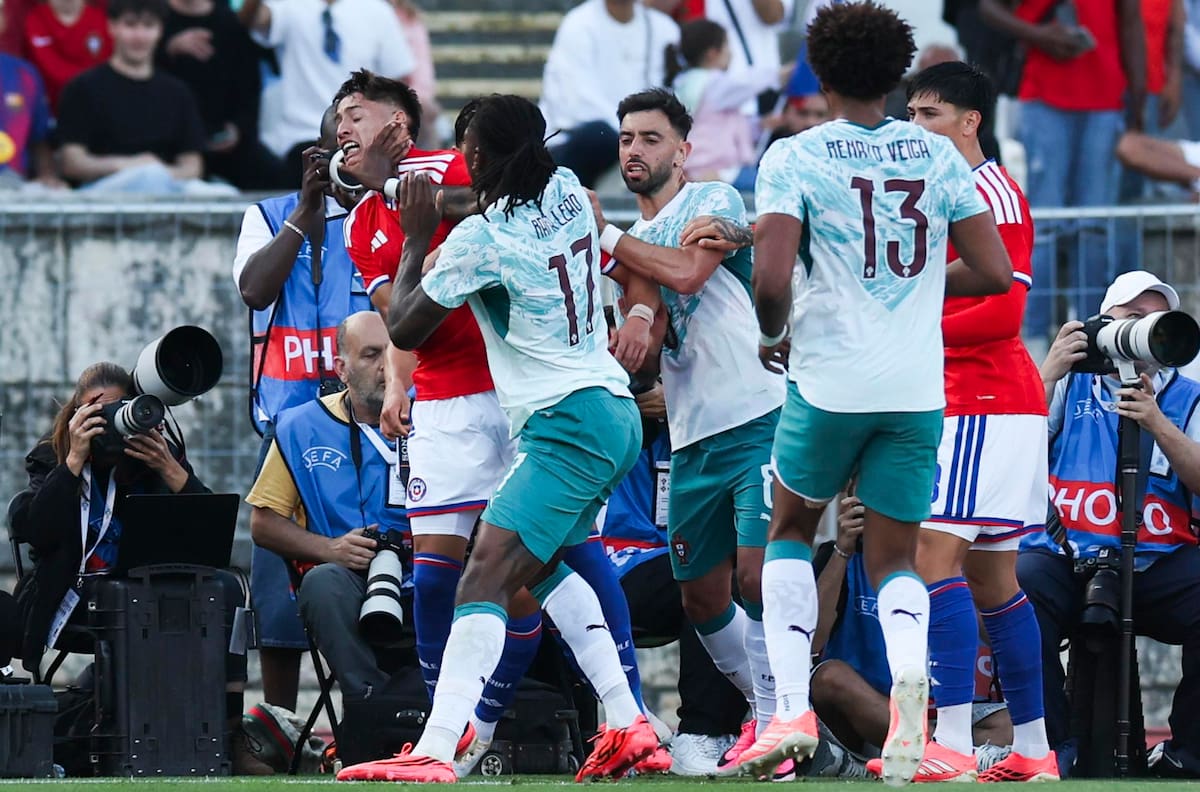 VIDEO | Feroz pelea en Portugal vs. Chile terminó con Iván Román y Rafael Leao expulsados