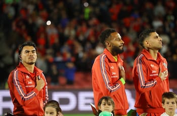 Figura en Europa, suplente en Chile: el jugador de La Roja que no está pasando el corte con Nicolás Córdova