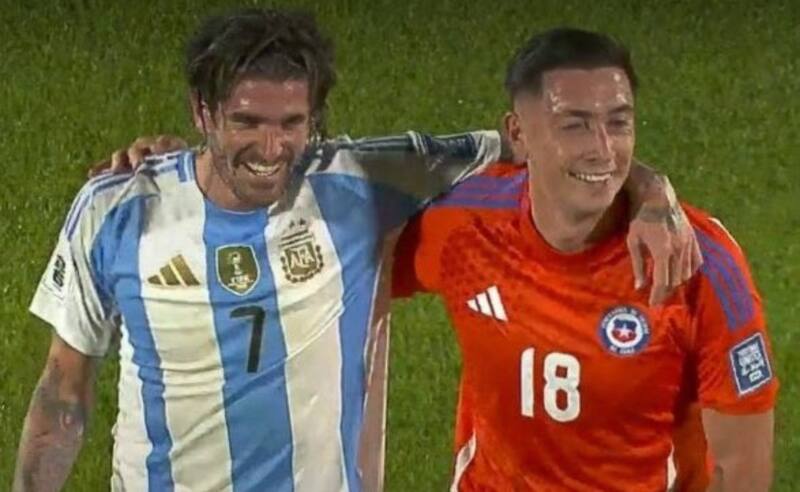 Filtran la verdadera razón del polémico abrazo entre Rodrigo Echeverría y De Paul en Chile vs. Argentina.