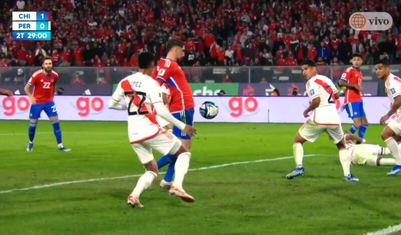 Diego Valdés marcó ante Perú.