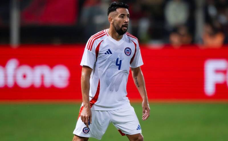 Definitivo: aseguran que este será el futbolista de la Selección Chilena que será capitán ante Argentina. Foto: Aton.