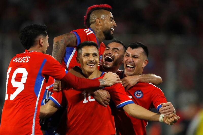La Roja podría tener nuevo auspiciador. Foto: Aton