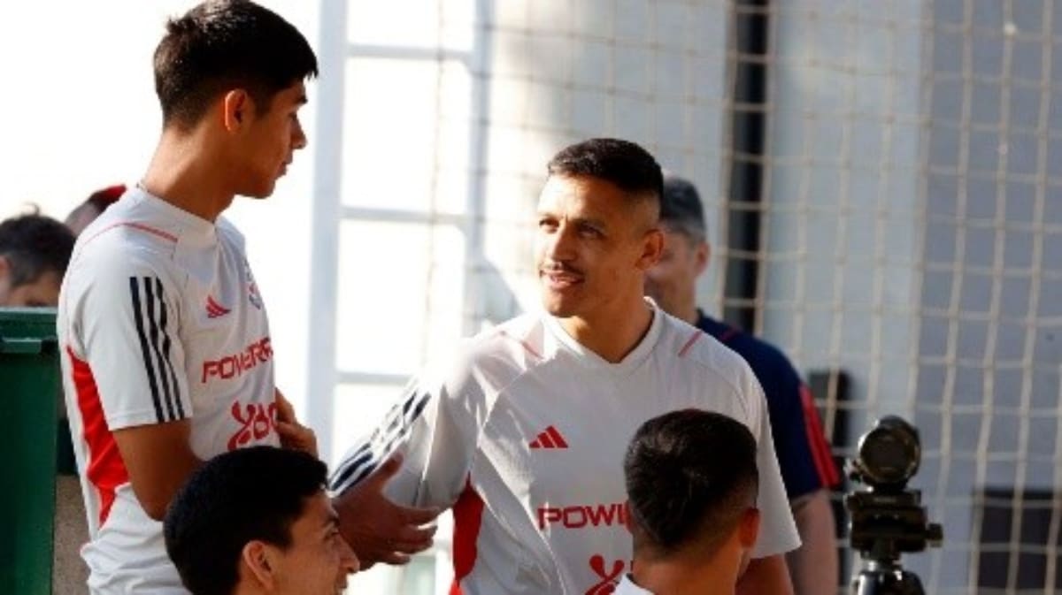 Alexis Sánchez y Darío Osorio comparten en La Roja.
