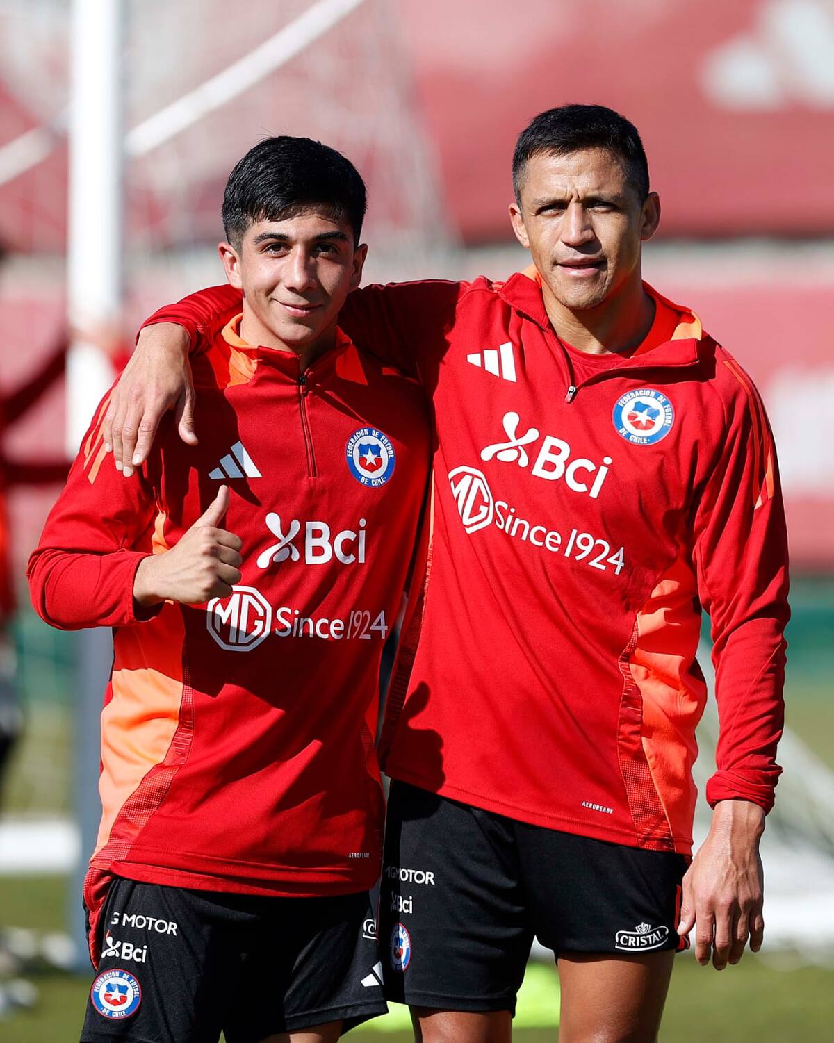 Ángel Díaz y Alexis Sánchez en Juan Pinto Durán.