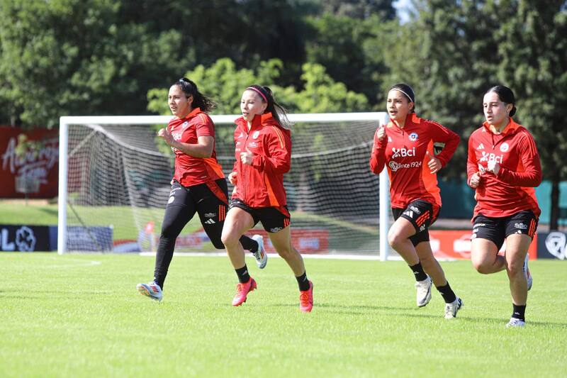 La Roja Femenina ya trabaja en Paraguay para el amistoso de este viernes. Foto: Comunicaciones/FFCh