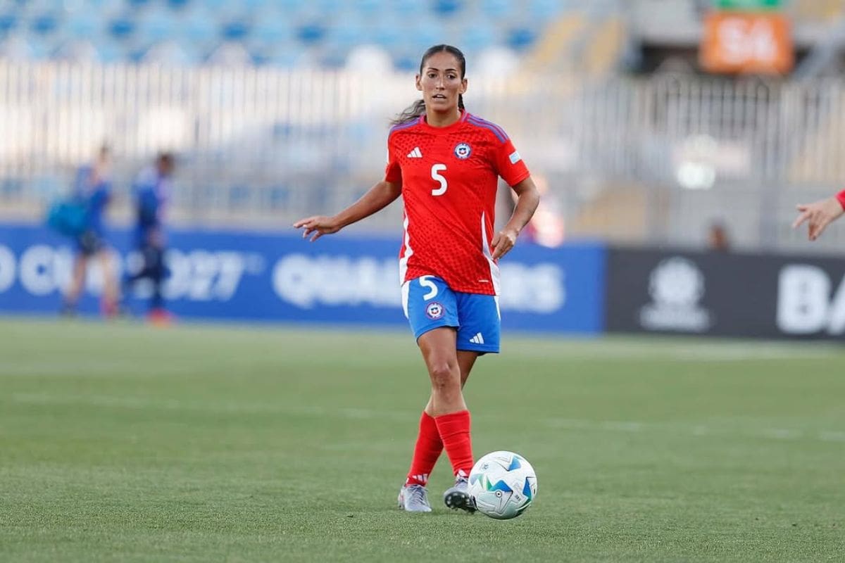 Nayadet López Opazo sufrió la agresión de una jugadora rival en el amistoso ante Paraguay. Foto: @nayadetlopezopazo en Instagram.