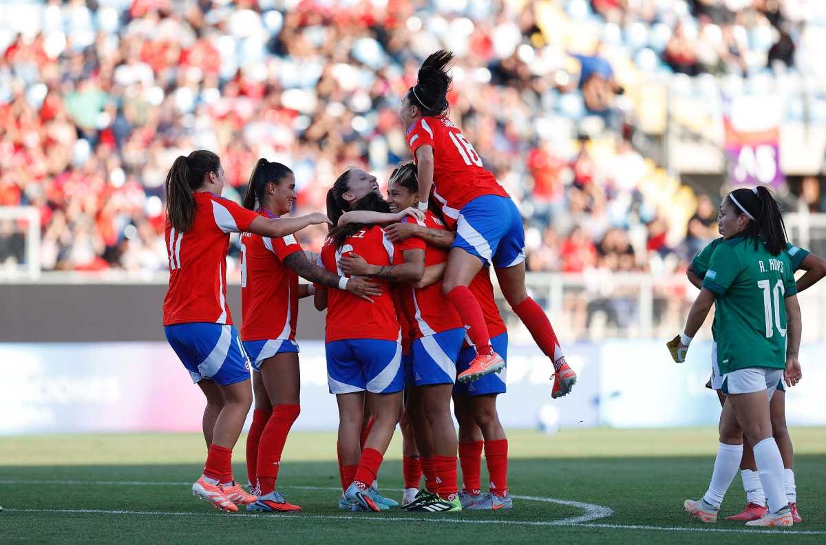 Con Tiane Endler de regreso: La nómina de La Roja para la triple fecha en que se jugará el cupo al Mundial