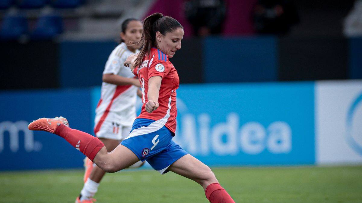 Universidad de Chile va por golpe al mercado femenino: Catalina Figueroa, a un paso de ser azul