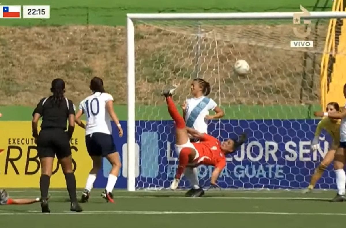 VIDEO | ¡Se pasó! El golazo de Cote Urrutia en el amistoso de La Roja Femenina con Guatemala