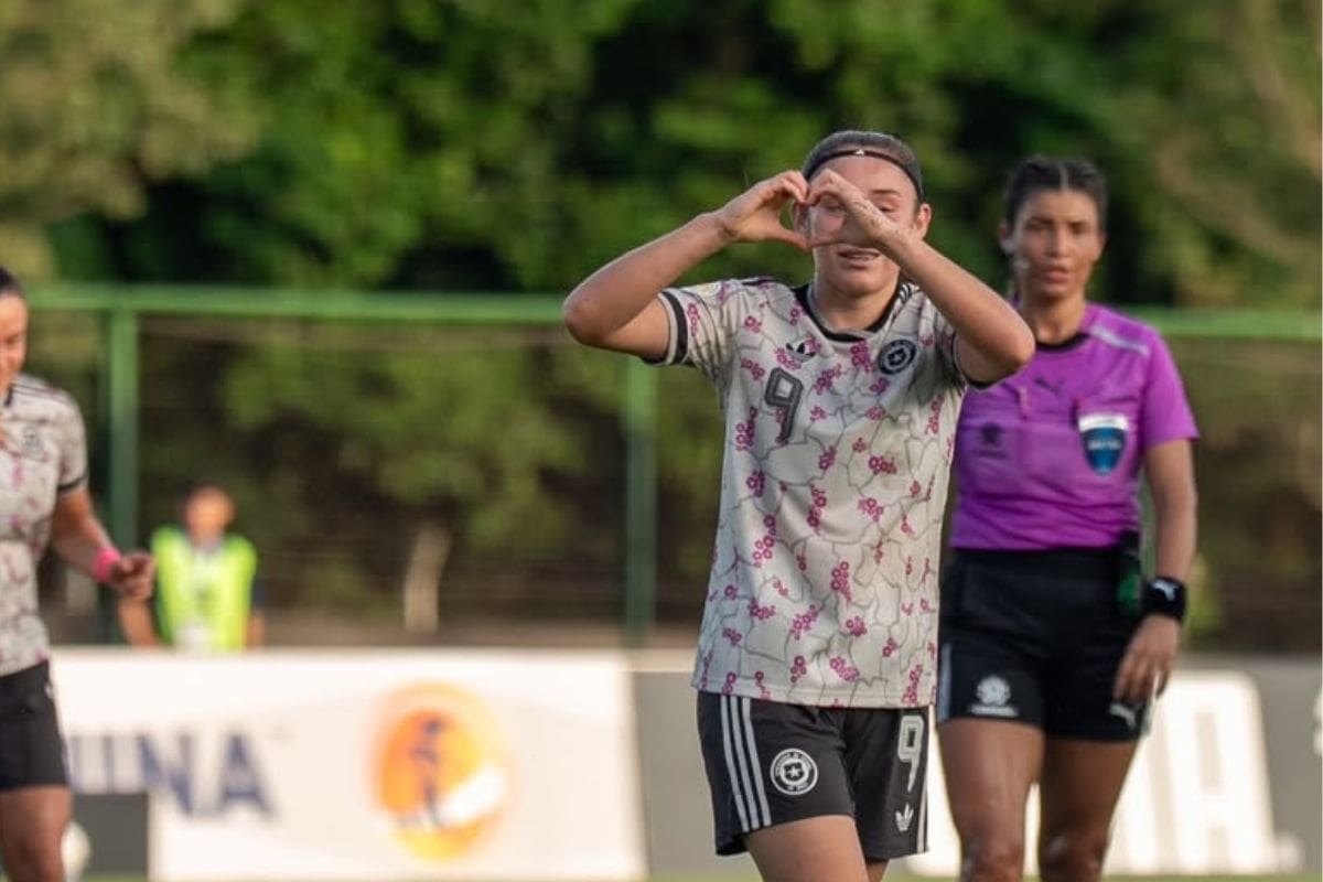 Catalina Muñoz marcó tres goles en el estreno de Chile en el Sudamericano. Foto: Comunicaciones/FFCh