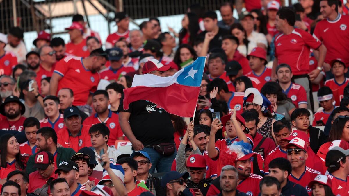 Pablo Milad le apunta a los hinchas de La Roja y clama por el fin de cántico discriminatorio en los partidos