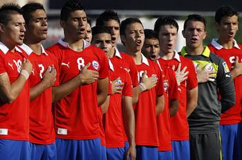 Exmundialista con La Roja promociona su nuevo trabajo: instala cristales y ventanas de PVC