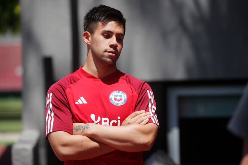 Alexander Aravena no sería titular ante Perú en el debut de Chile. Foto: Aton.