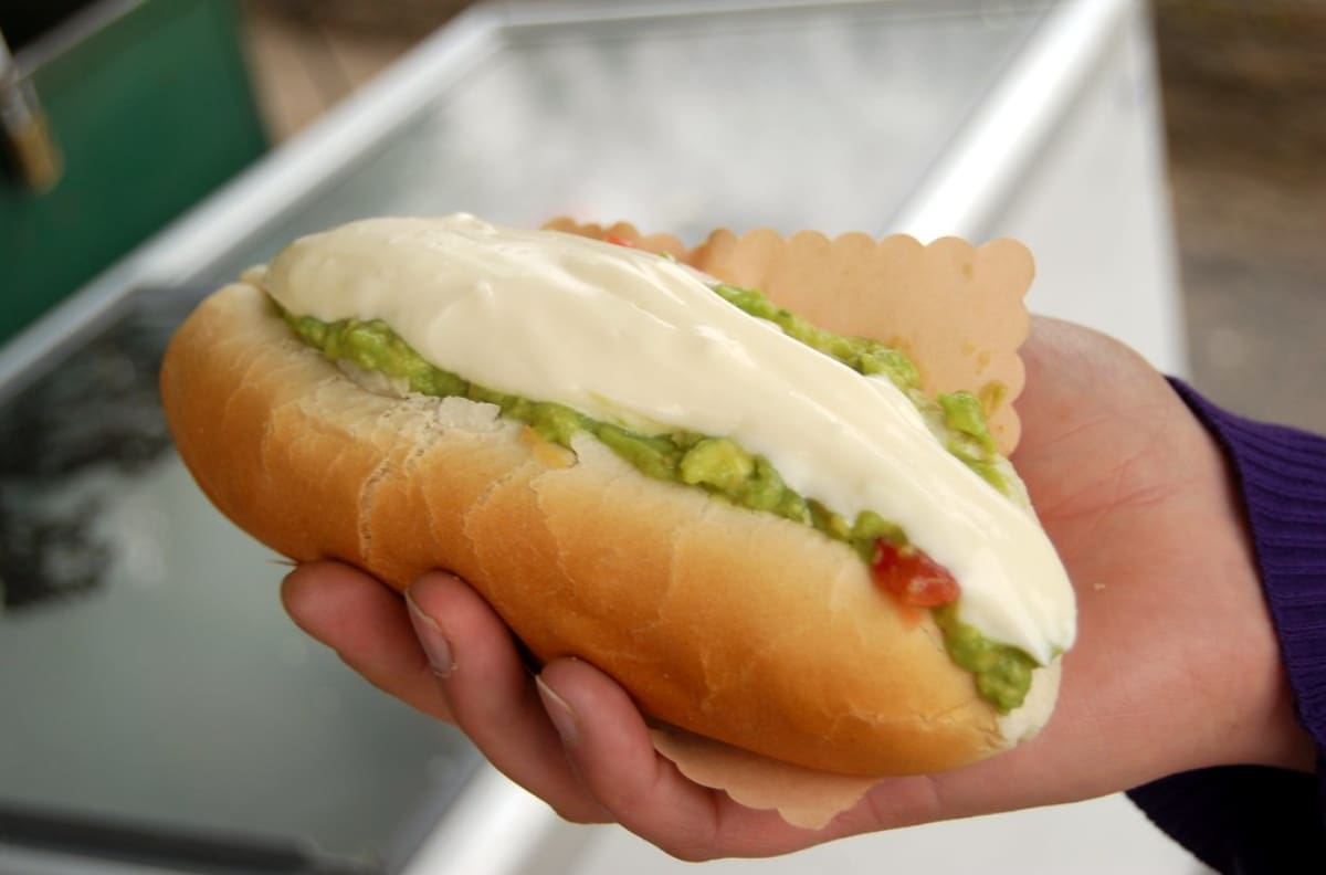 Los mejores lugares del centro de Santiago para comer completos: 3 locales clásicos que no fallan