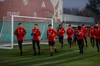 César Pérez es liberado por lesión en La Roja: se rompió el ligamento cruzado