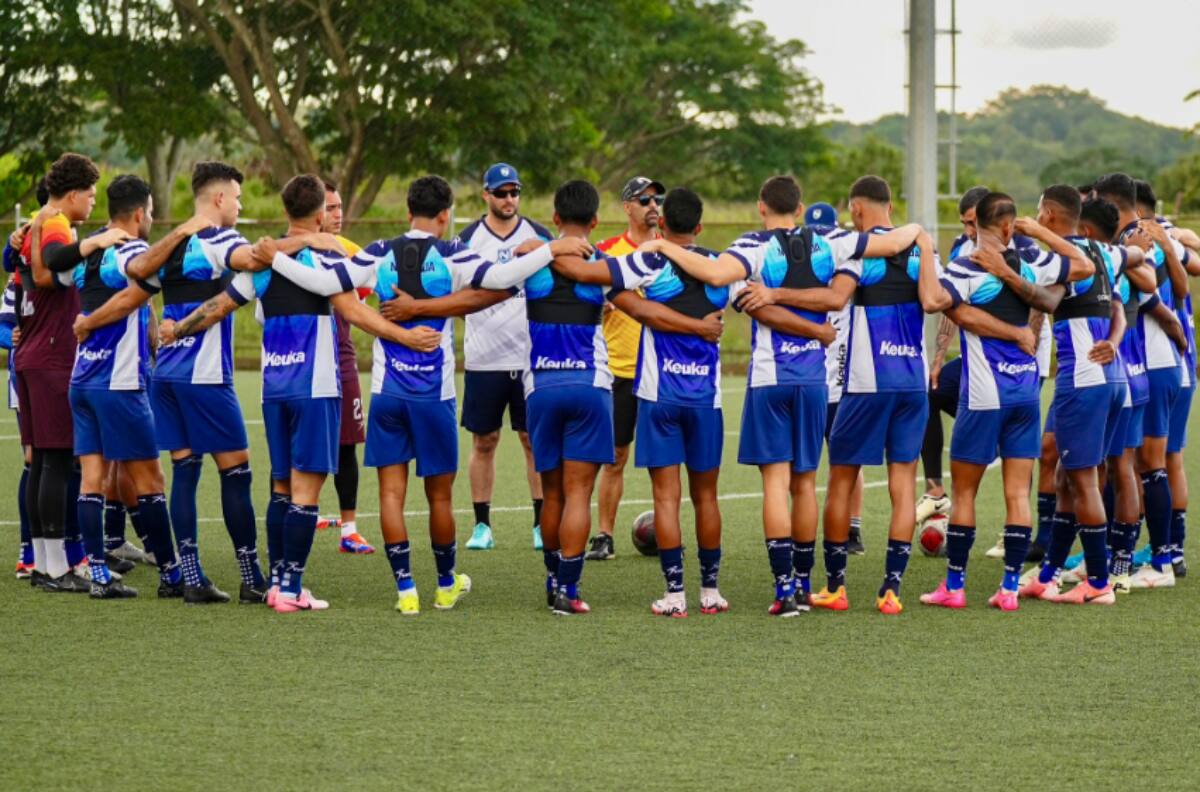 El polémico técnico chileno que tiene a su equipo como líder en la Liga de Naciones