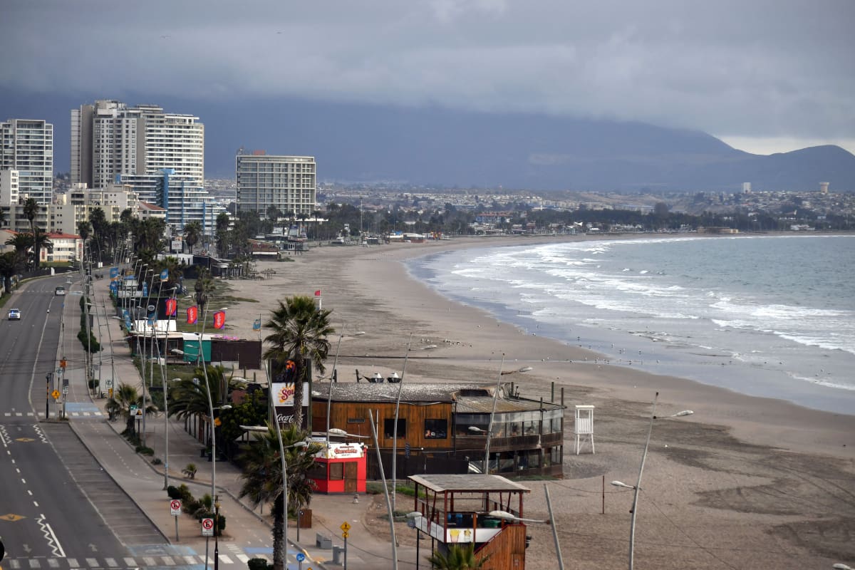 En la ciudad, puedes disfrutar del borde costero, la amplia oferta gastronómica, entre otras actividades. Créditos: Alejandro Pizarro Ubilla/Aton Chile.