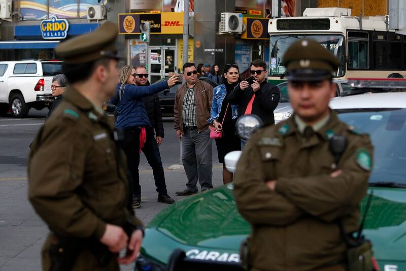 Valparaiso, 22 de agosto de 2019.
La subsecretaria de prevencion del delito Katherine Martorell, junto al intendente de Valparaiso Jorge Martinez, la gobernadora Maria De Los Angeles de la Paz, y los alcaldes Jorge Sharp, y Virginia Reginatto, dan inicio a las rondas preventivas en la region de Valparaiso.
Raul Zamora/Aton Chile