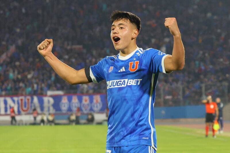 La Joya azul que maravilló a los hinchas de la U en la goleada sobre el SAU. Foto: Aton.