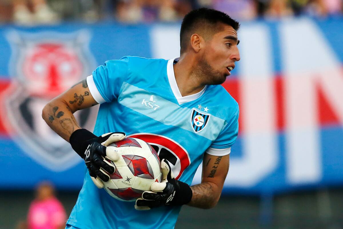Gabriel Castellón firmó un contrato de 4 años con la U. Foto: Aton.
