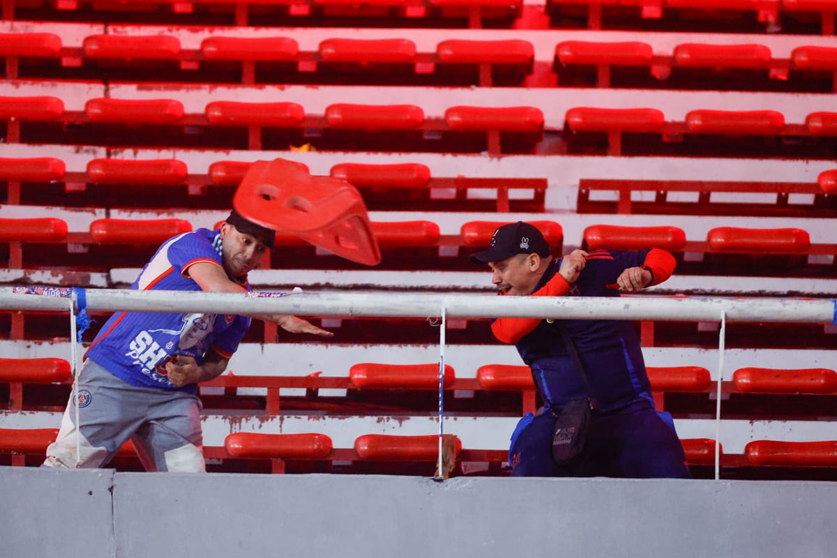 Universidad de Chile apeló a Conmebol por la sanción recibida tras los incidentes en el encuentro ante Independiente en Argentina. Foto: EFE.