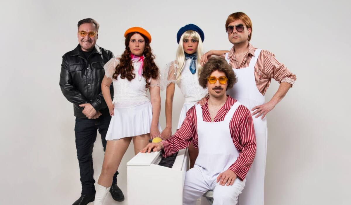 “La Verdadera Historia del Grupo ABBA”, la obra de teatro que une a Rodrigo Muñoz y su hija, Daniela Muñoz.