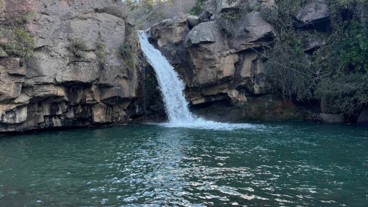 Laguna del Encanto: El hermoso manantial de aguas turquesas a dos horas de Santiago