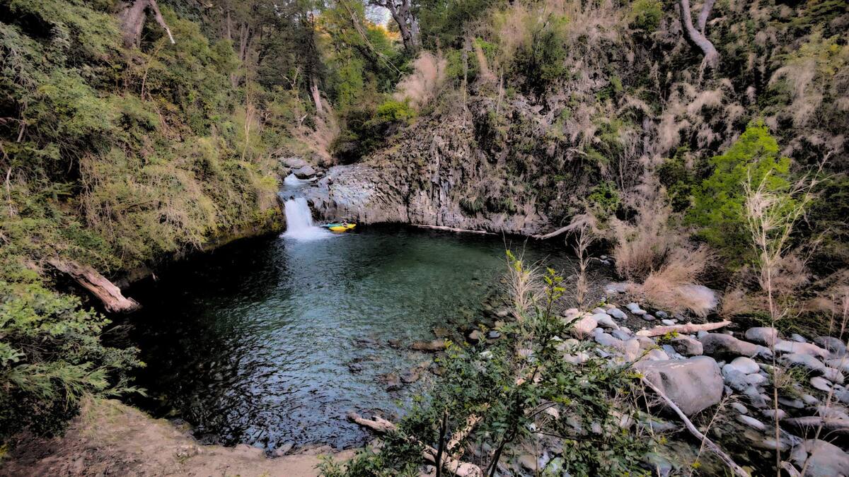 Laguna Encantada: El paraíso escondido y gratuito, ideal para capear el calor en la Región del Maule