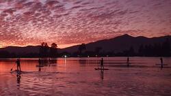 Esta laguna a solo una hora de Santiago es ideal para disfrutar los días más cálidos de septiembre