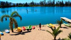 A solo una hora de Santiago y sin salir de la RM: la laguna perfecta para una escapada de fin de semana