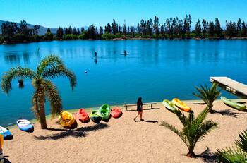 A solo una hora de Santiago y sin salir de la RM: la laguna perfecta para una escapada de fin de semana