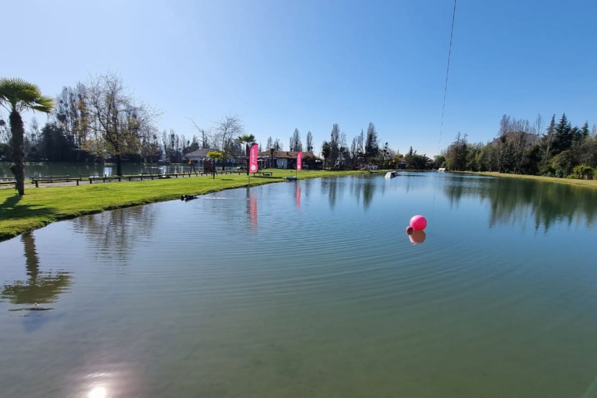 Se ubica a 35 minutos del centro de Santiago. Foto: Swim Chile.