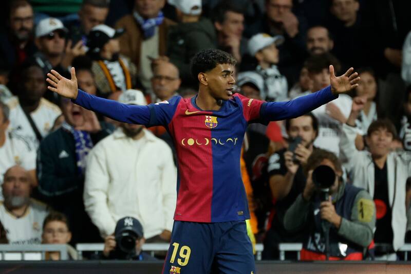 en el Real Madrid vs Barcelona. EFE