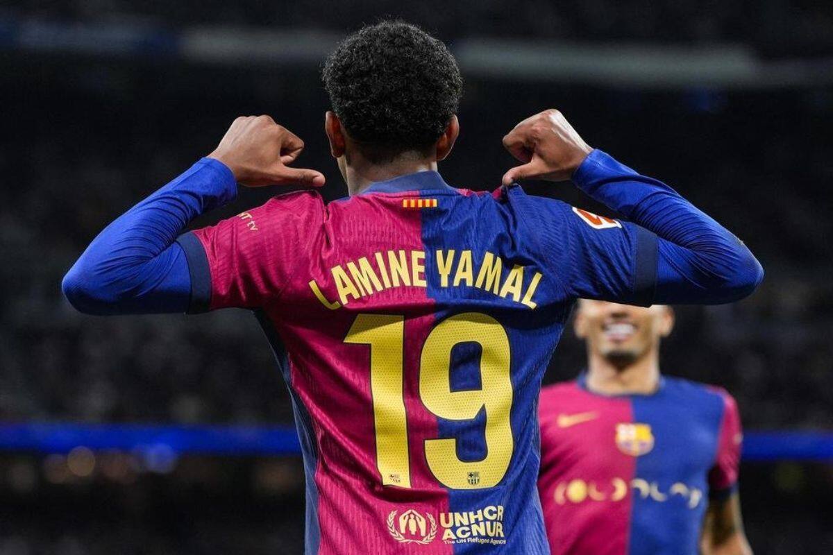 se convirtió en el jugador más joven en llegar a los 100 partidos en el Barcelona.